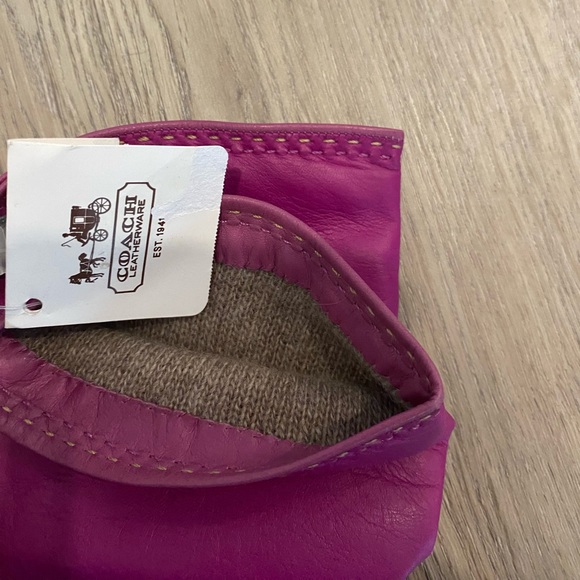 Coach gloves NWT 7.5 - Picture 2 of 4